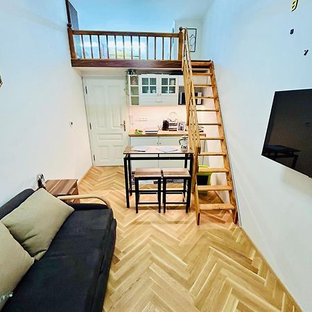 Cozy Design Homestay With Terrace Praha Exteriér fotografie