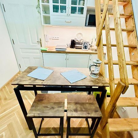 Cozy Design Homestay With Terrace Praha Exteriér fotografie
