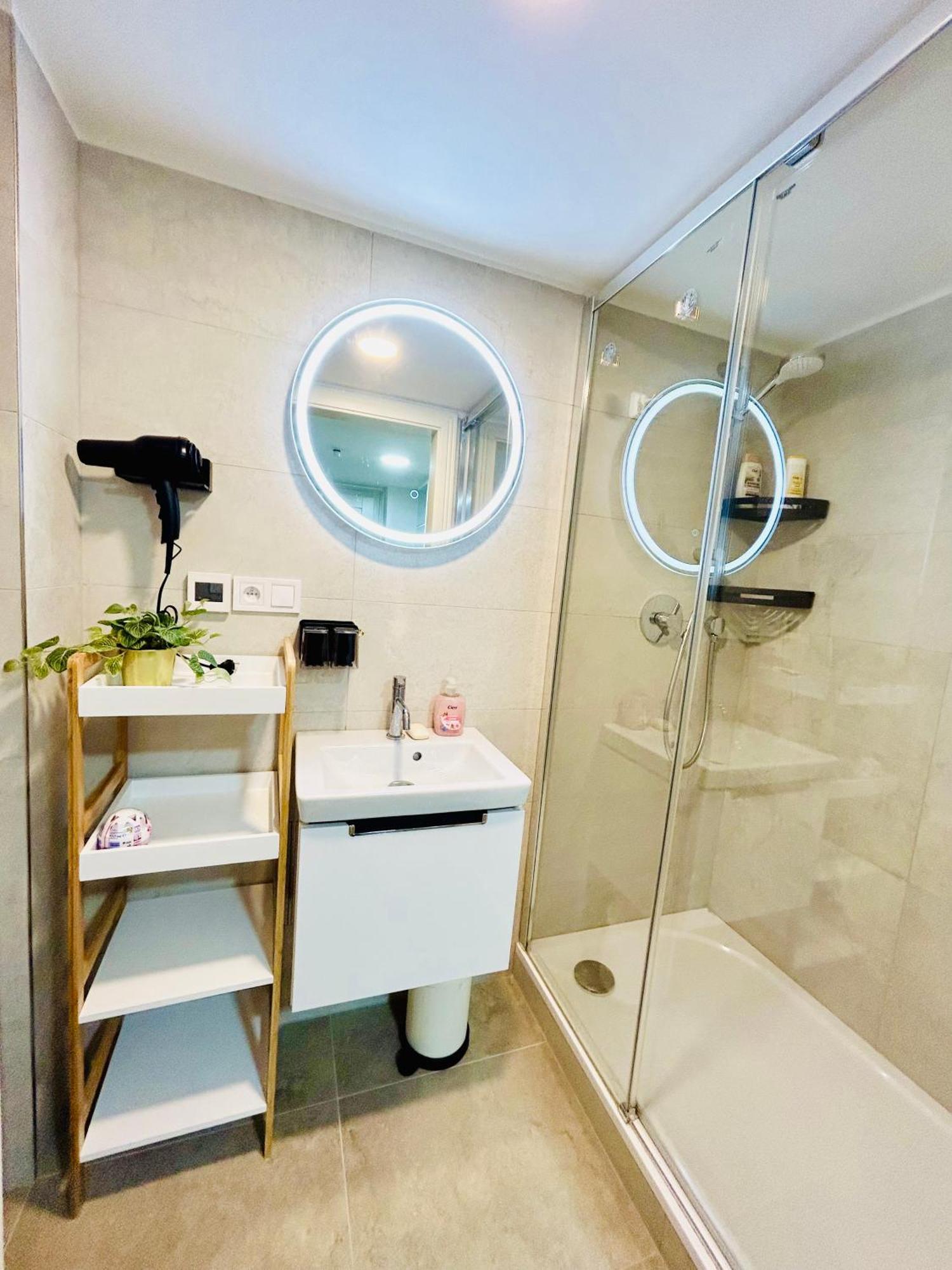 Cozy Design Homestay With Terrace Praha Exteriér fotografie